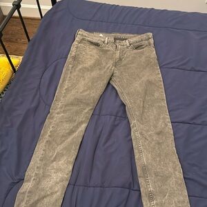 Levi’s dark gray skinny jeans 34x32